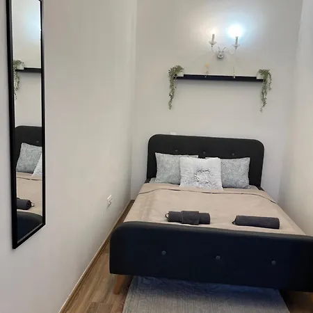 Apartament F14 *
