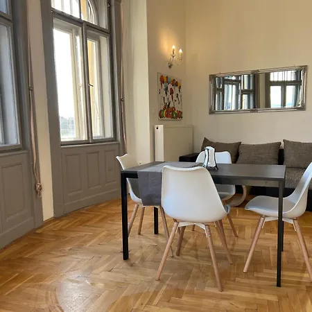 F14 Apartment *
