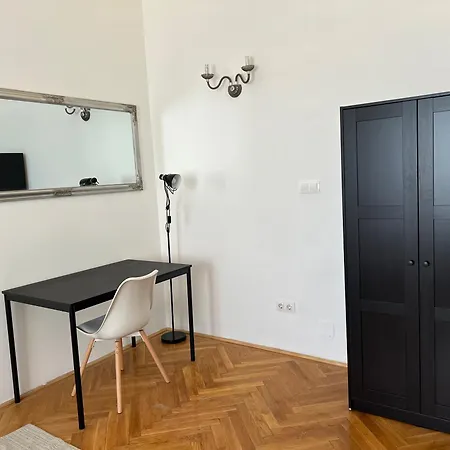 Apartman F14 *